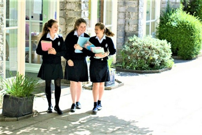 英國宗教科學生八年下跌20萬 疑政府分配教育資源不公