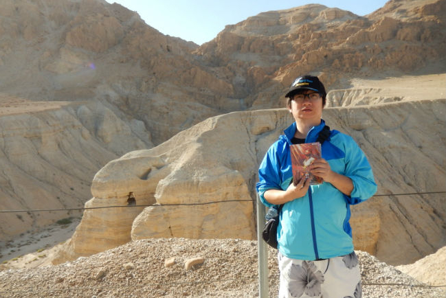 深入曠野探耶穌？ 張文偉赴以色列悟靈感畫《我是王》