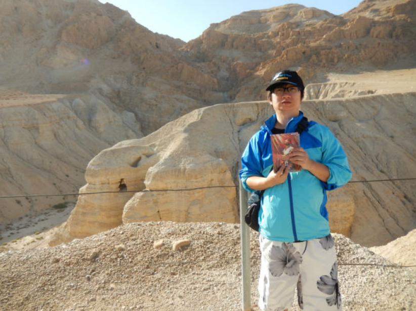 深入曠野探耶穌？ 張文偉赴以色列悟靈感畫《我是王》