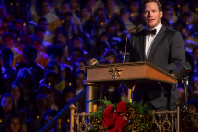 星爵現身迪士尼聖誕燭光慶典 讀約翰福音述天父深情