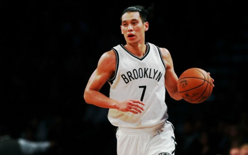 新球季首战扭伤激动退场 林书豪对上帝信心不减