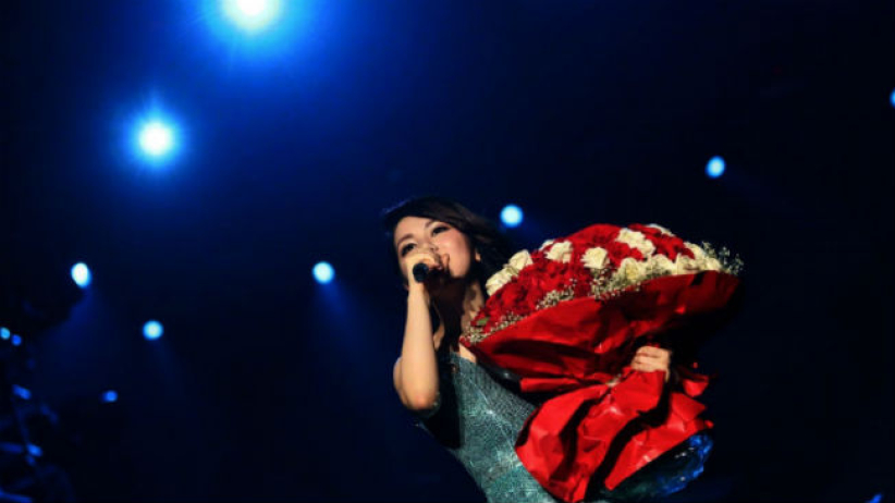 G.E.M.个唱万迷见证「爱的表白」：上帝是我的心中的王！