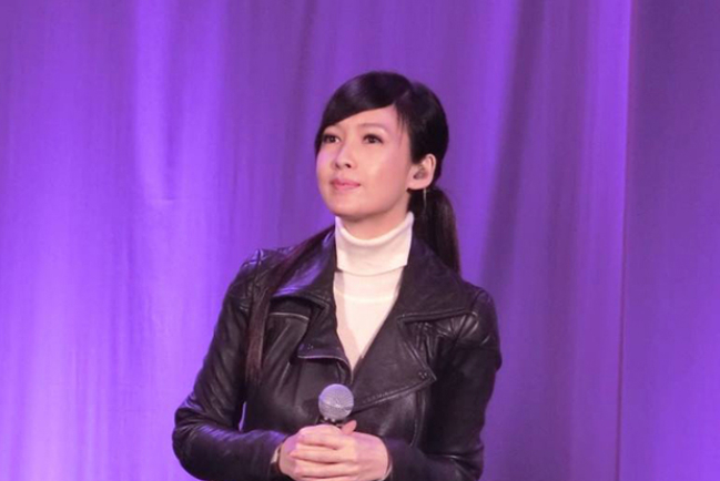 周慧敏分享聖誕真義 首次在崇拜公開演唱