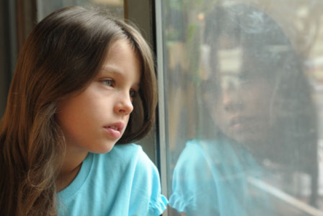 「兩個媽媽」撫養的女孩：我是同性戀家庭的受害者