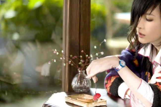 《咖啡在等一個人》MV點擊達500萬 周慧敏:靈感來自耶穌