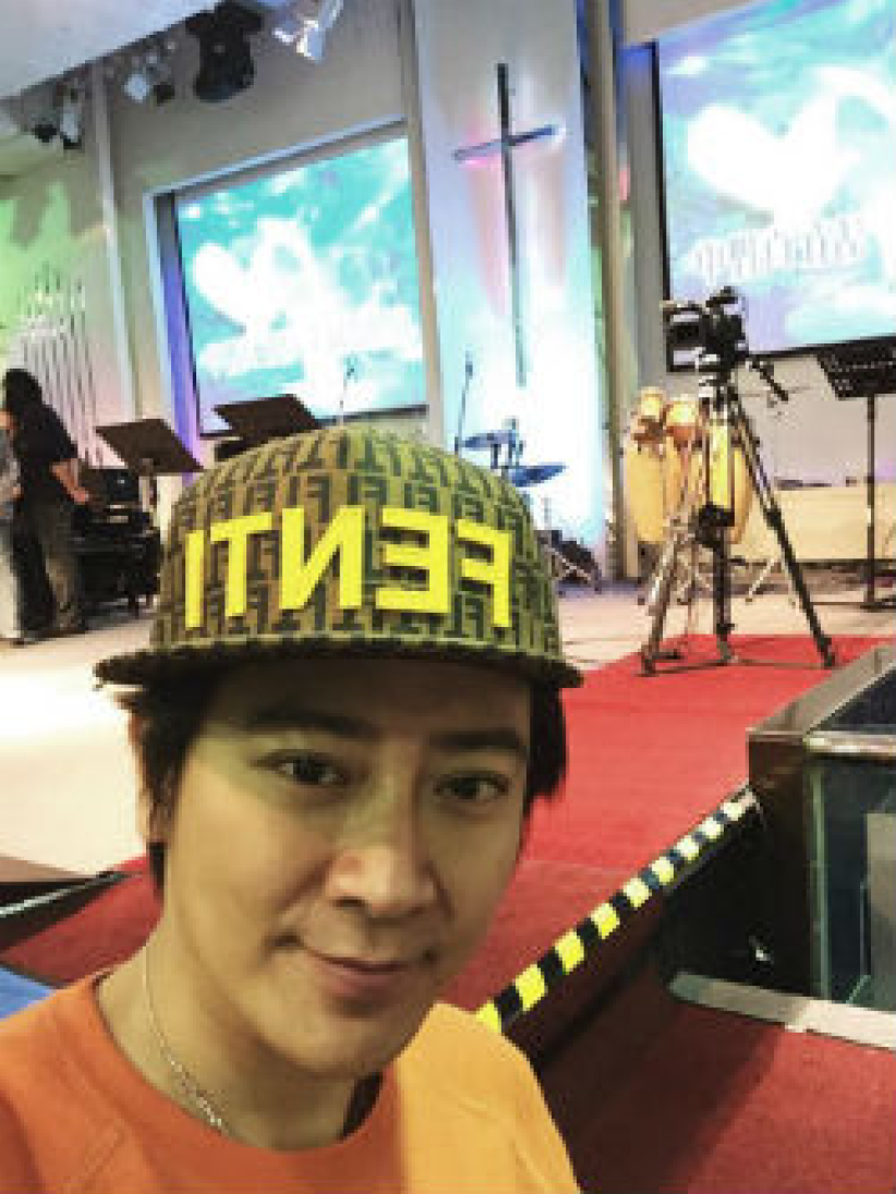 孫耀威與爺爺「天堂再會」 父親受洗歸主