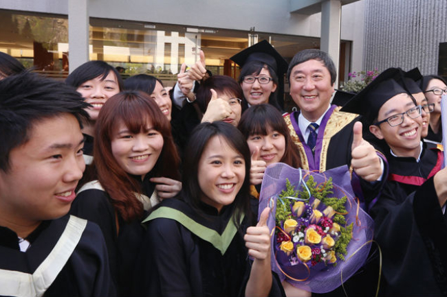 沈祖堯贈畢業生《聖法蘭西斯禱文》促愛與和平重建社會