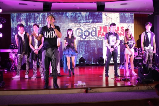 台灣藝人劉畊宏、羅文裕、陳威全等深圳掀敬拜熱