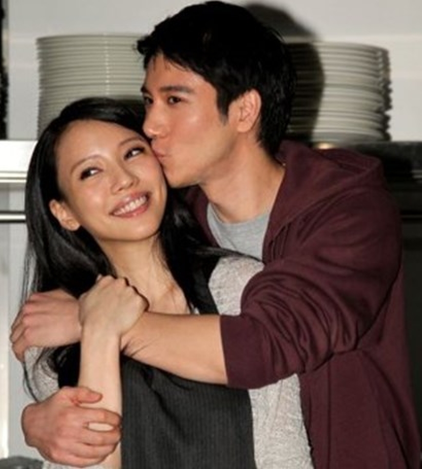 王力宏愛妻李靚蕾懷寶寶掩不住喜悅