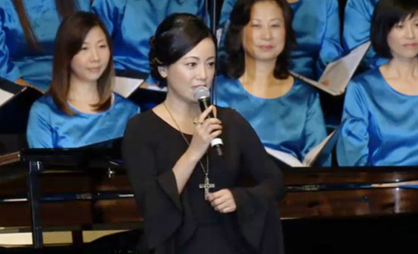 鄧萃雯掛十字架感動灑淚 稱踐行主愛感快樂 