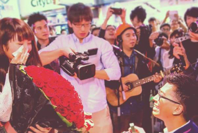 男友旺角街頭求婚 裕美最美婚紗照幸福滿溢