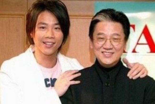 陶喆潛隱四年 復出作歌追悼亡父