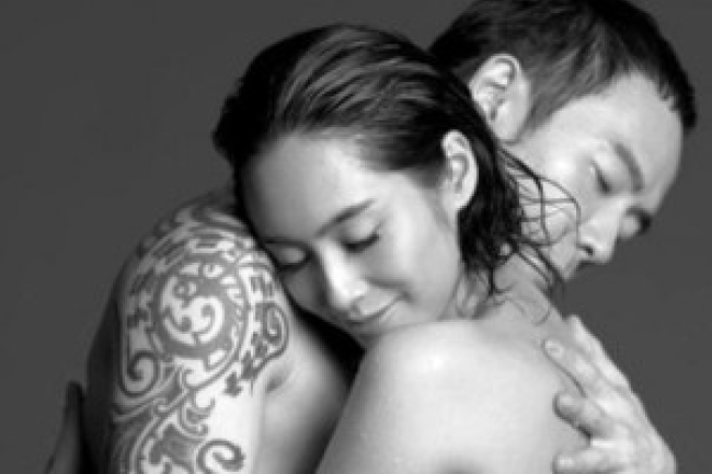 朱茵微博擁抱照公佈 未婚懷孕或違信仰理念