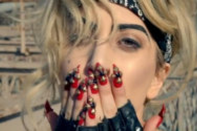 Lady GaGa新歌稱同性戀「天生如此」遭批評