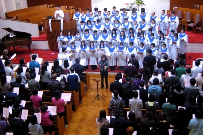 「主愛無價」信神聖樂崇拜舉行 神聖愛滿臨