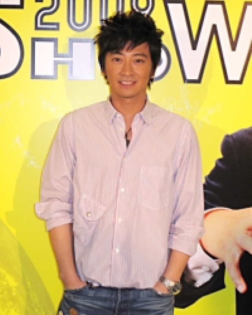 孙耀威受洗后视性为神圣 恋爱会更谨慎 