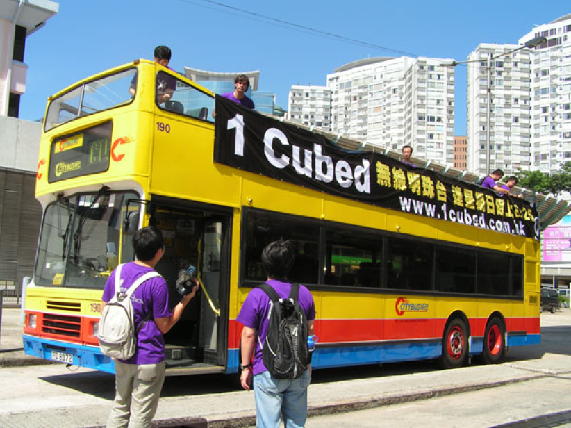 關心妍、徐偉賢出席CBN「發One音樂夢」巴士大巡遊