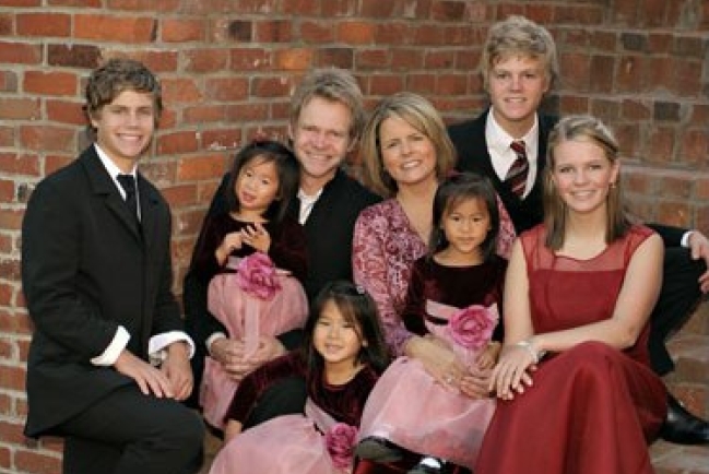 著名基督教歌手Steven Curtis痛失5歲中國養女