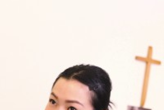 鄭秀文昨日受洗加入教會
