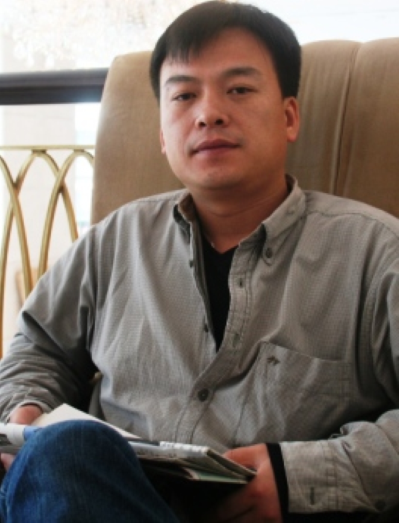 《舉自塵土》國內有神論導演甘小二訪問