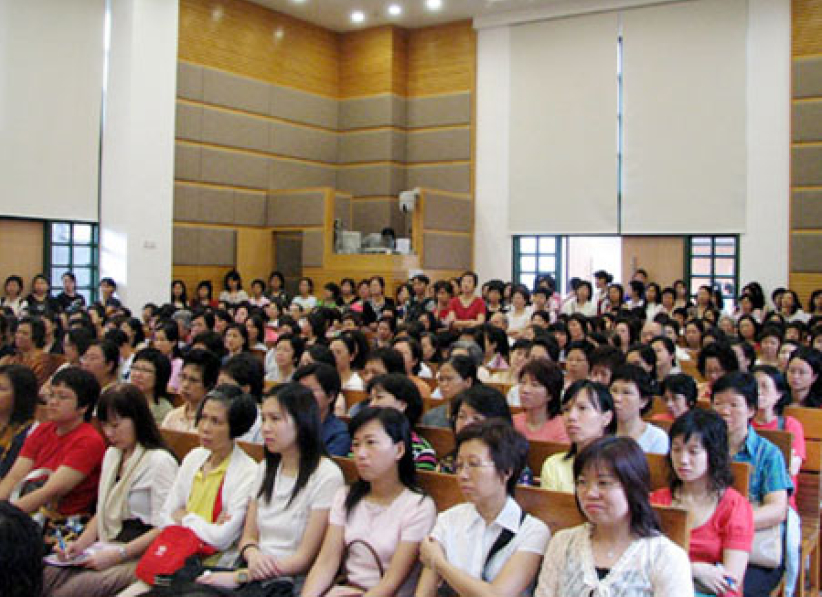 「家庭妇女神学」讲座吸引近500来宾