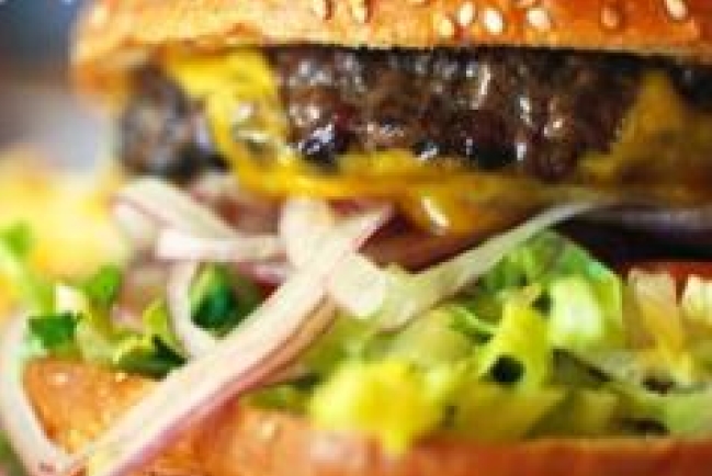 小心你手中的漢堡！