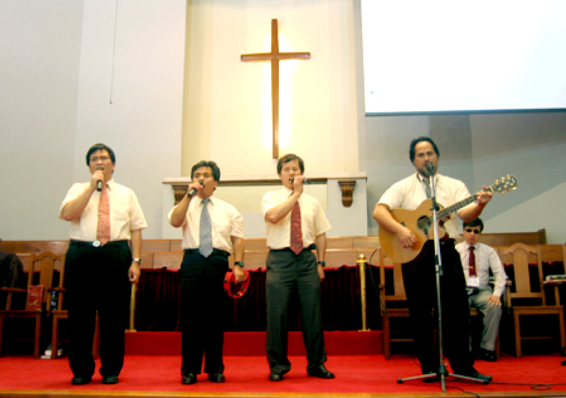  四位视障音乐人以爱化解身体障碍