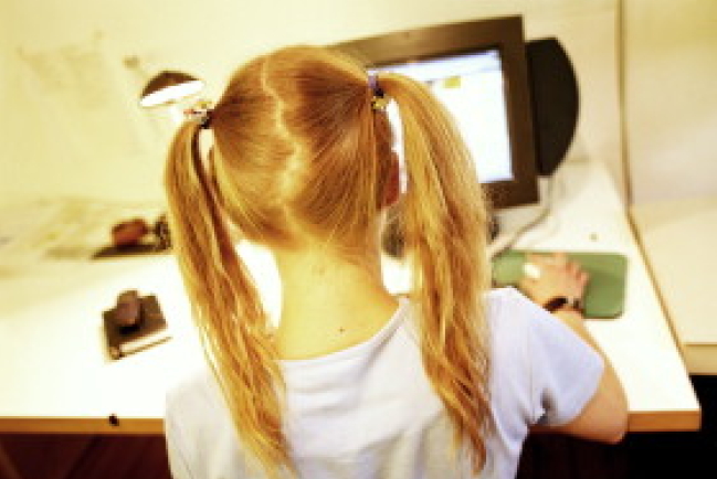 美國三分之二家庭使用網路的目的與信仰有關