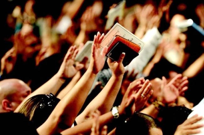 為什麼這麼多超大型教會似乎存在腐敗？