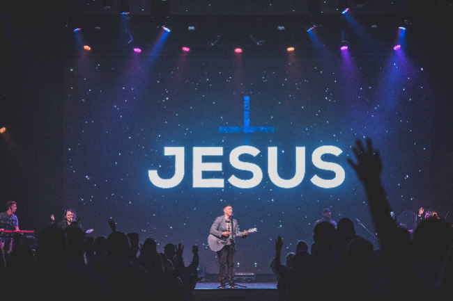 克服障礙重返教會 牧者籲傾聽與支持