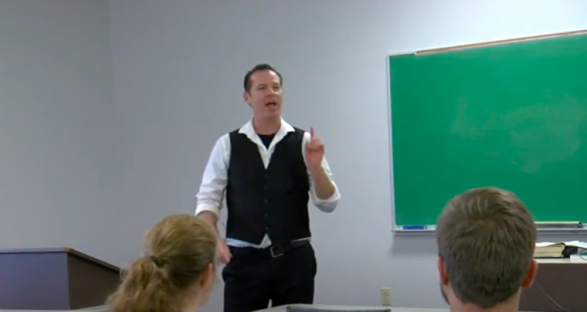 教授拥超强记忆：每周牢记1节经文 全年背诵整本圣经  