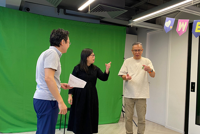 《馬可福音》手語翻譯 16位聾人「視覺讀經」衝破語言障礙