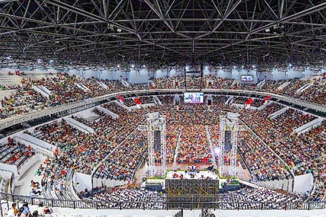 唐崇榮牧師聖誕節佈道會吸引上萬信徒 呼籲會眾聚焦耶穌