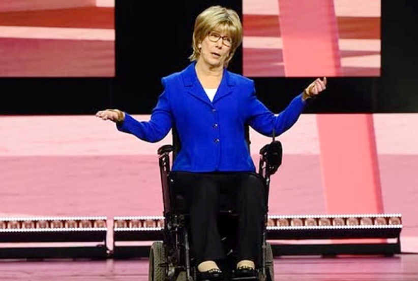 全球領導力峰會「輪椅上的畫家」瓊妮：人生有比走路更重要的！ 