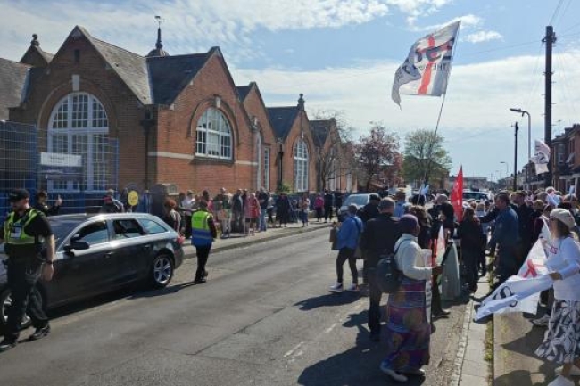 英國小學稱「追求多元文化」取消復活節活動引發抗議