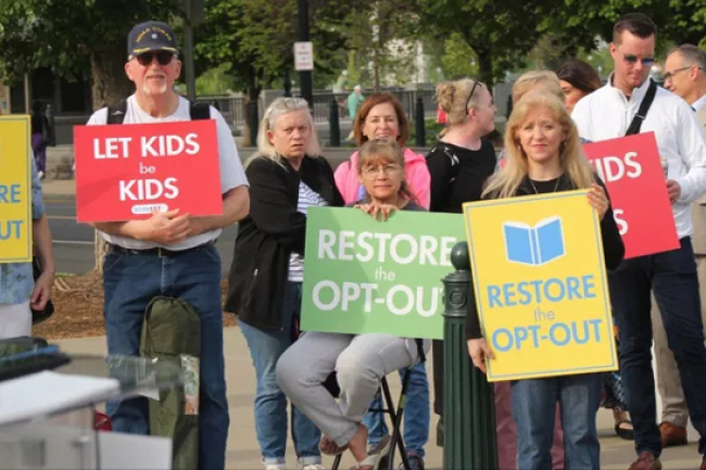 美公立小學強推LGBT書籍課程 家長退學保守信仰價值觀