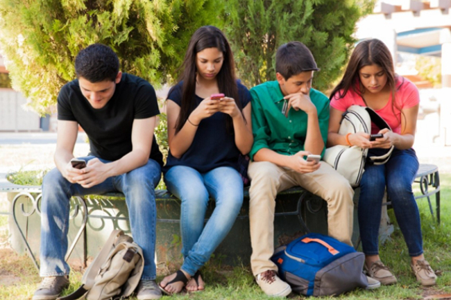 更多青少年意識到社交媒體弊端 卻難言「戒斷」