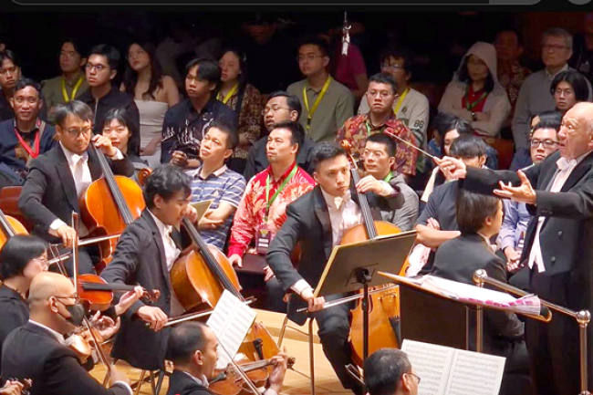 雅加達交響樂團15周年巡迴音樂會 創辦人唐崇榮牧師擔任指揮