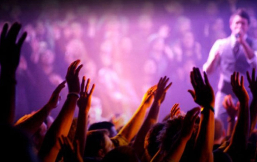 敬拜神 但心中情感複雜…… 