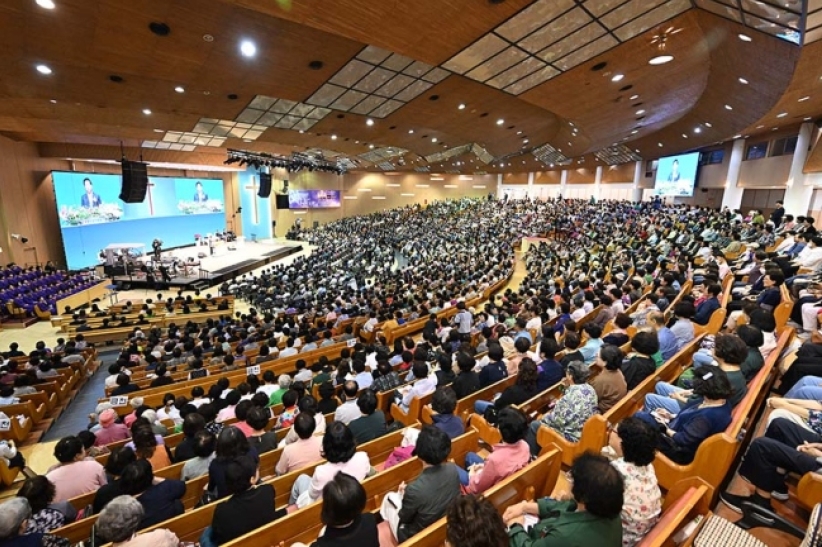 韓國汝矣島純福音教會22年植堂569間 去年增34間