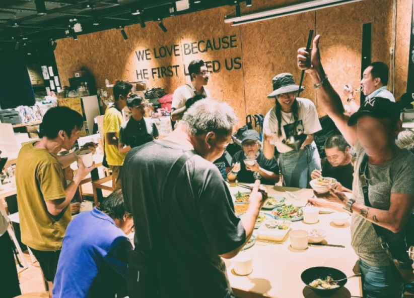 派飯僅食材月34萬 嗎哪膳工飯券「集氣」為基層提供飯食