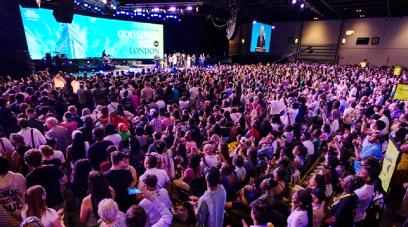 倫敦萬人湧入葛福臨佈道會 年輕世代受感悔改信耶穌