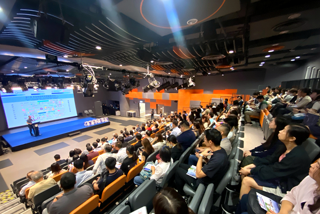 「家庭學術論壇」發佈親職教養研究：父母情緒對家庭影響大