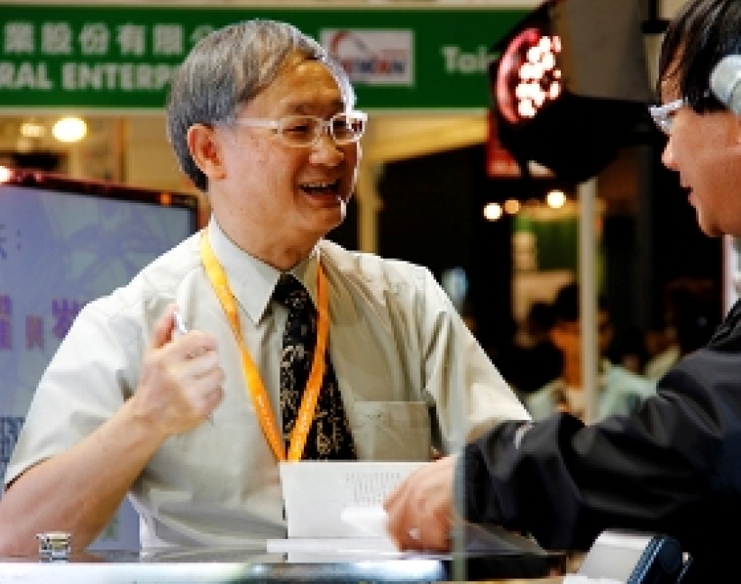 專訪：「當代約伯」溫偉耀靠上帝走過人生黑暗