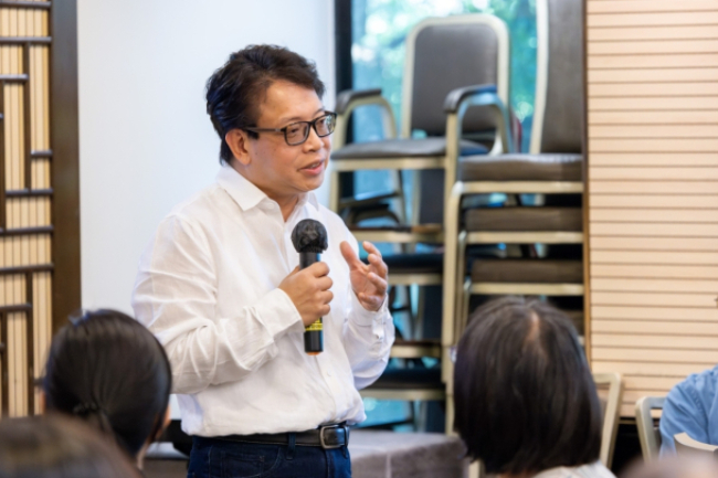 AI是工具還是威脅? 關瑞文提出第三進路——與AI「共生」