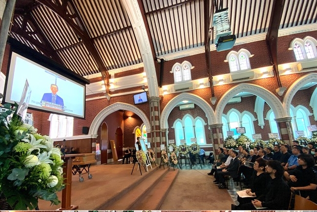 曾立華牧師安息禮莊嚴感人 逾800人送別