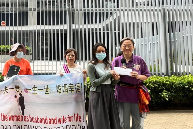 基督徒在「同性登記草案」立法會決議期間七小時禁食禱告