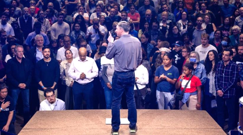 葛衞理在「教會之城」多倫多佈道 百人決志回應基督 