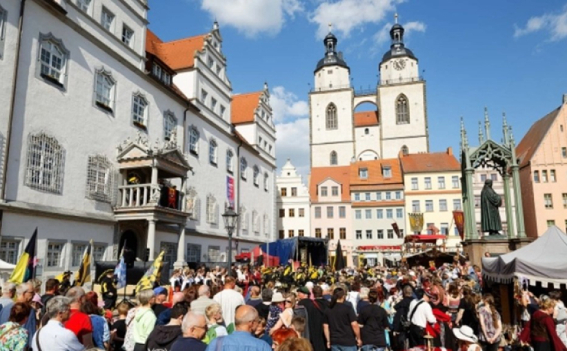 马丁·路德与凯瑟琳婚礼盛况呈现 维滕贝格纪念改教家结婚500周年 