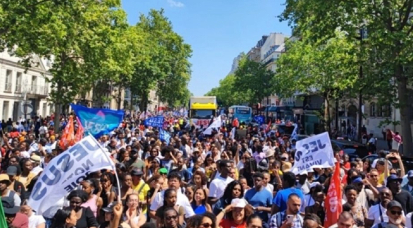 法國「為耶穌而行」盛況空前 逾六萬人上街見證信仰